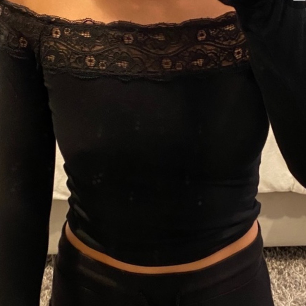 LF Emma and Sam Off the Shoulder Top